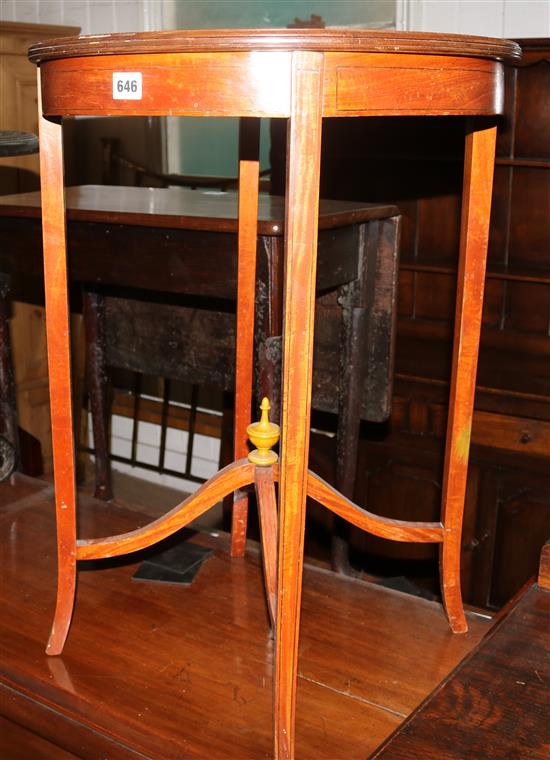 Edwardian circular top satinwood veneered occasional table(-)